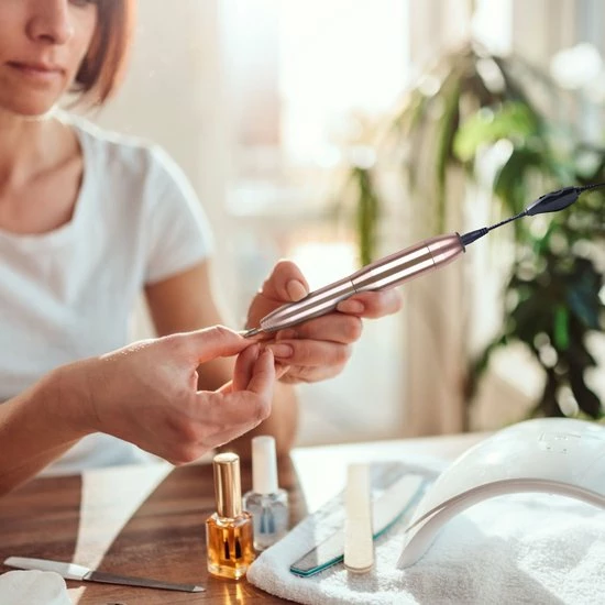 Ease Store Elektrische Nagelvijl ? Manicure En Pedicure Nagelfrees ? 11 Nagelvijl Bitjes En 56 Schuurrolletjes ? Rose/Goud 4 Ease Store Elektrische Nagelvijl ? Manicure En Pedicure Nagelfrees ? 11 Nagelvijl Bitjes En 56 Schuurrolletjes ? Rose/Goud - Image 2